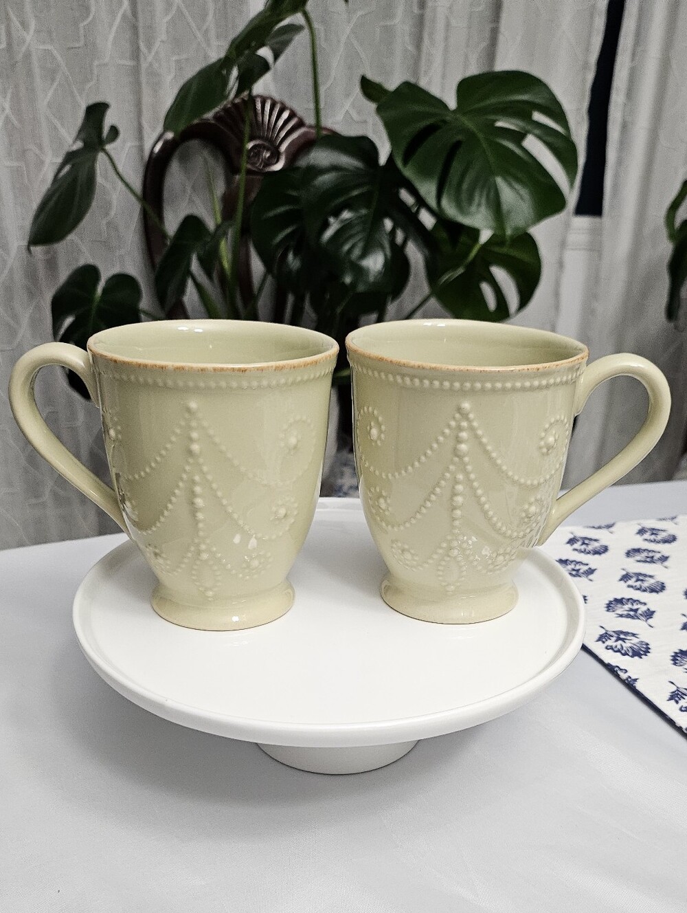 Lenox French Perle Mugs Set of 2 Pistachio Green Beaded Stoneware Coffee Cups